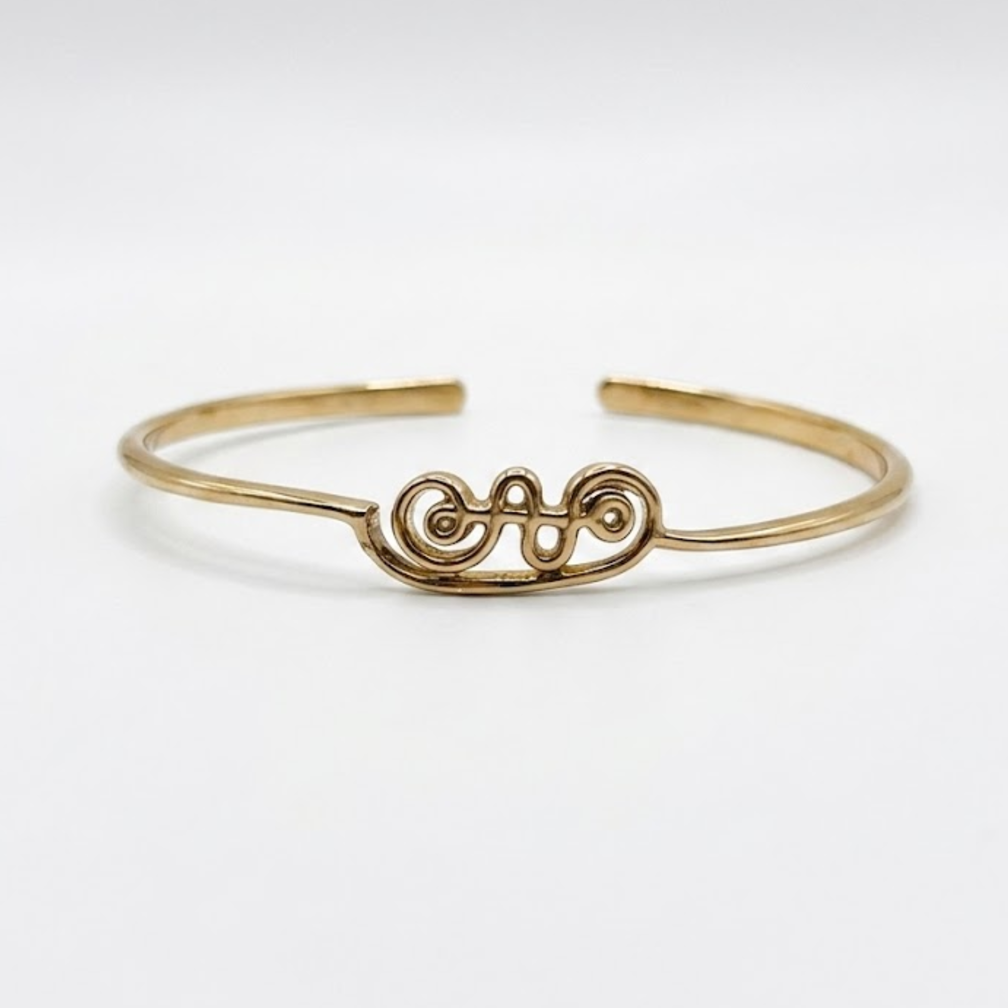 Na Kinmailoosin Gold Bracelet