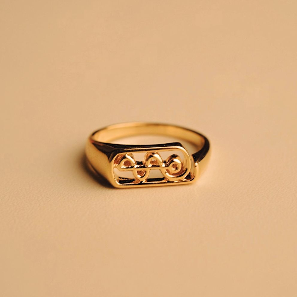 Na Khunpann Mahasene Gold Ring