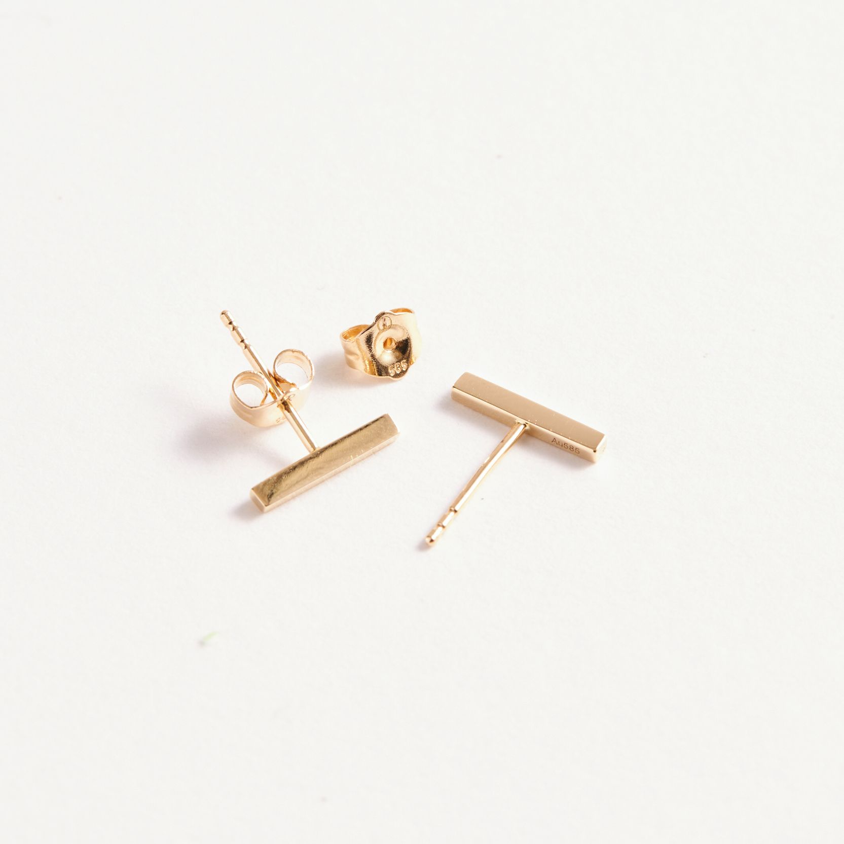 VENICE REAL GOLD BAR STUDS